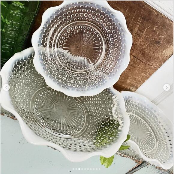Vtg Anchor Hocking Moonstone Hobnail Opalescent Milk Glass Bowls Ruffle Set x3 - Picture 3 of 10